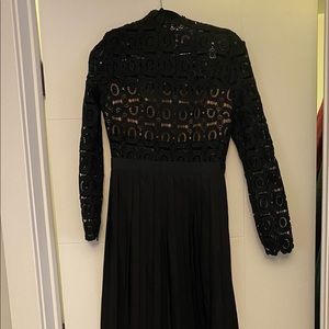 Stunning Self portrait gown! Beautiful fabric!! Perfect for any occasion!!